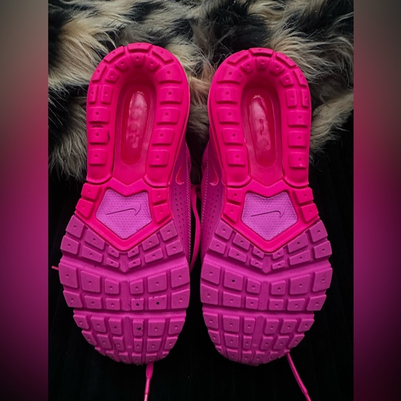 Women’s NIKE Fuchsia Air Max Sneakers 🩷🩷🩷 - Picture 6 of 9